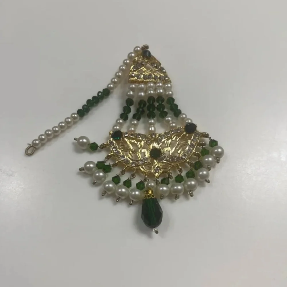Eclectic Statement Kundan Style Indian Earrings Gold W/Green White Beads New - Picture 8 of 9